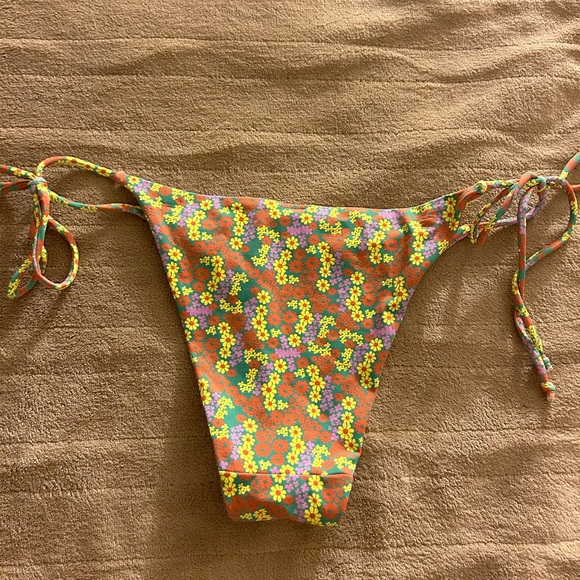 Urban Outfitters Out From Under Bikini Bottoms Sz Medium - Picture 7 of 7